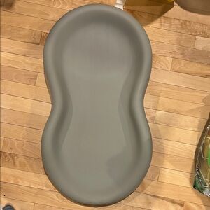 Keekaroo peanut changing pad